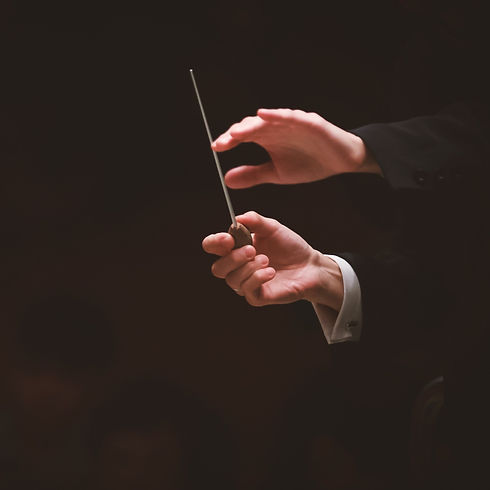 Conductor%20In%20Orchestra_edited.jpg