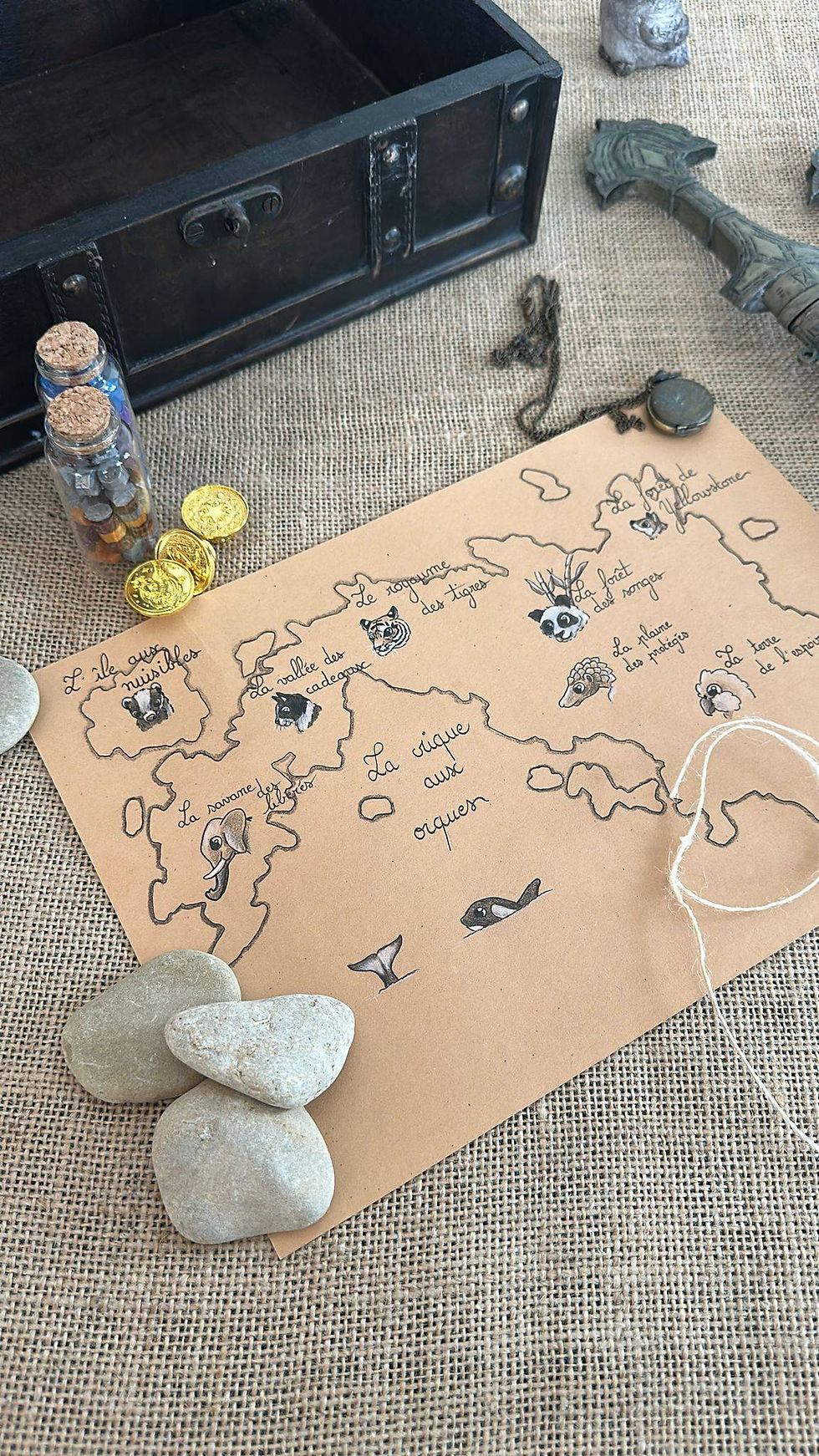 Carte imaginaire créée avec du riz pour sensibiliser les enfants à la biodiversité