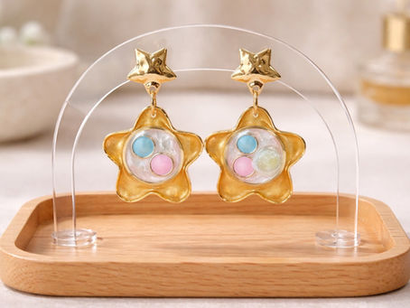 Les bijoux couleur pastel : la tendance douce et élégante qui séduit en 2026