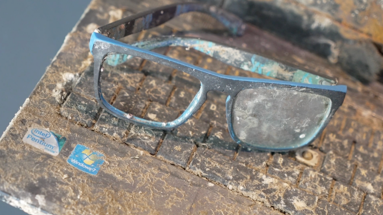 back foto oculos.png