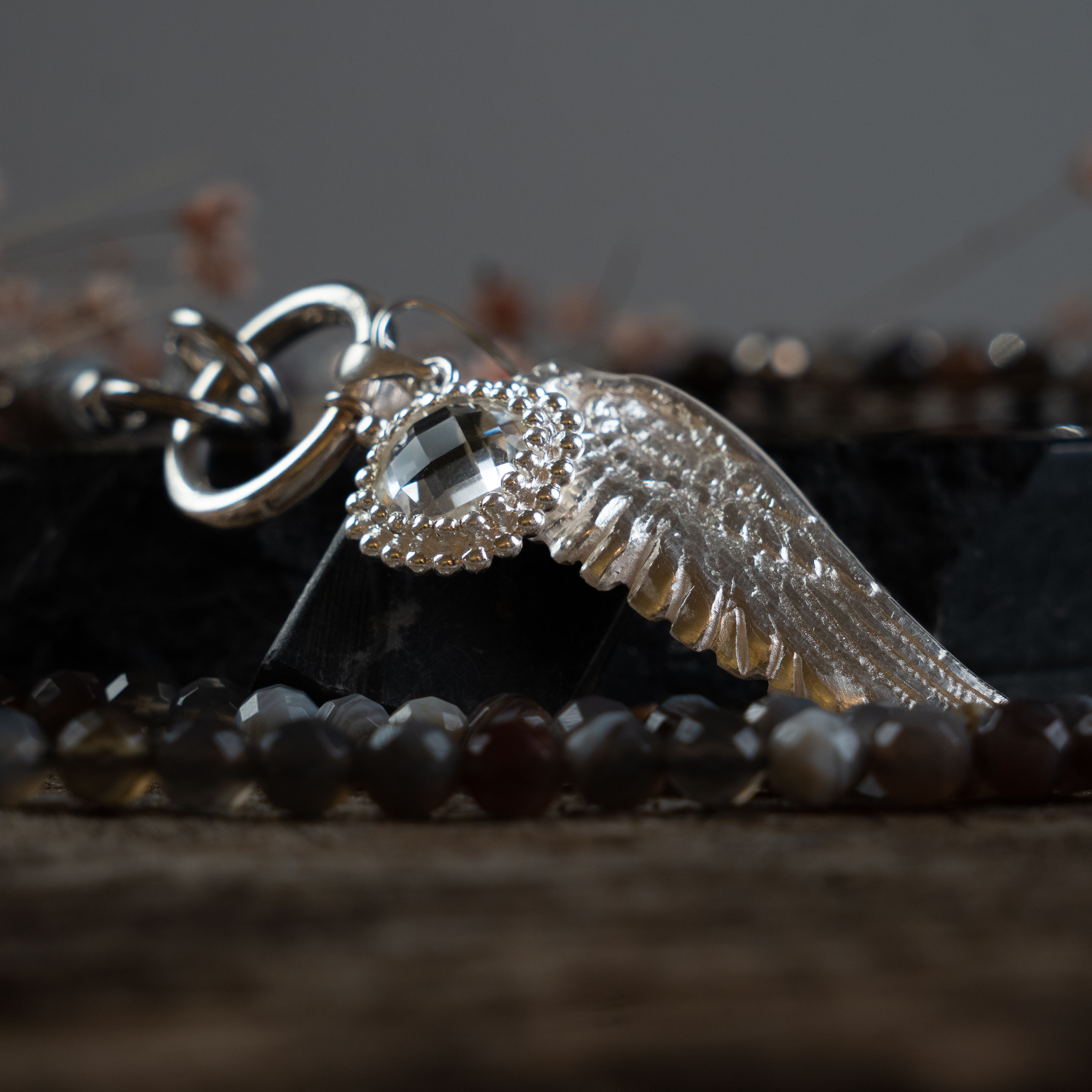 handgemachte Botswana Achat Kette mit Anhänger Flügel