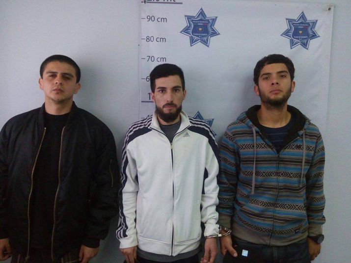 DETIENE POLICÍA DE ROSARITO A CUATRO SUJETOS POR POSESIÓN DE VEHÍCULOS ROBADOS Y DROGAS