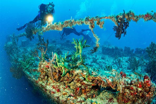 *PERIODISTAS Y PROMOTORES ABORDAN EL URIBE 121
BUSCAN PROMOTORES COMO ACCESAR AL MAR.