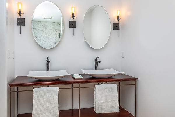MASTER BATH 2.jpg
