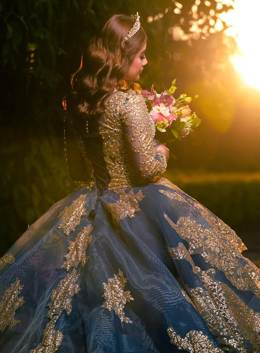 Quinceañera con flores