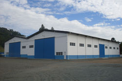 Porta de galpão azul