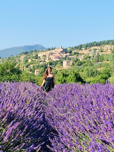 Image of Dr Elena Gross Phd Neuroscientist in lavendar fields