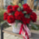 Bukier róż francuskich z eukaliptusem w koszyku