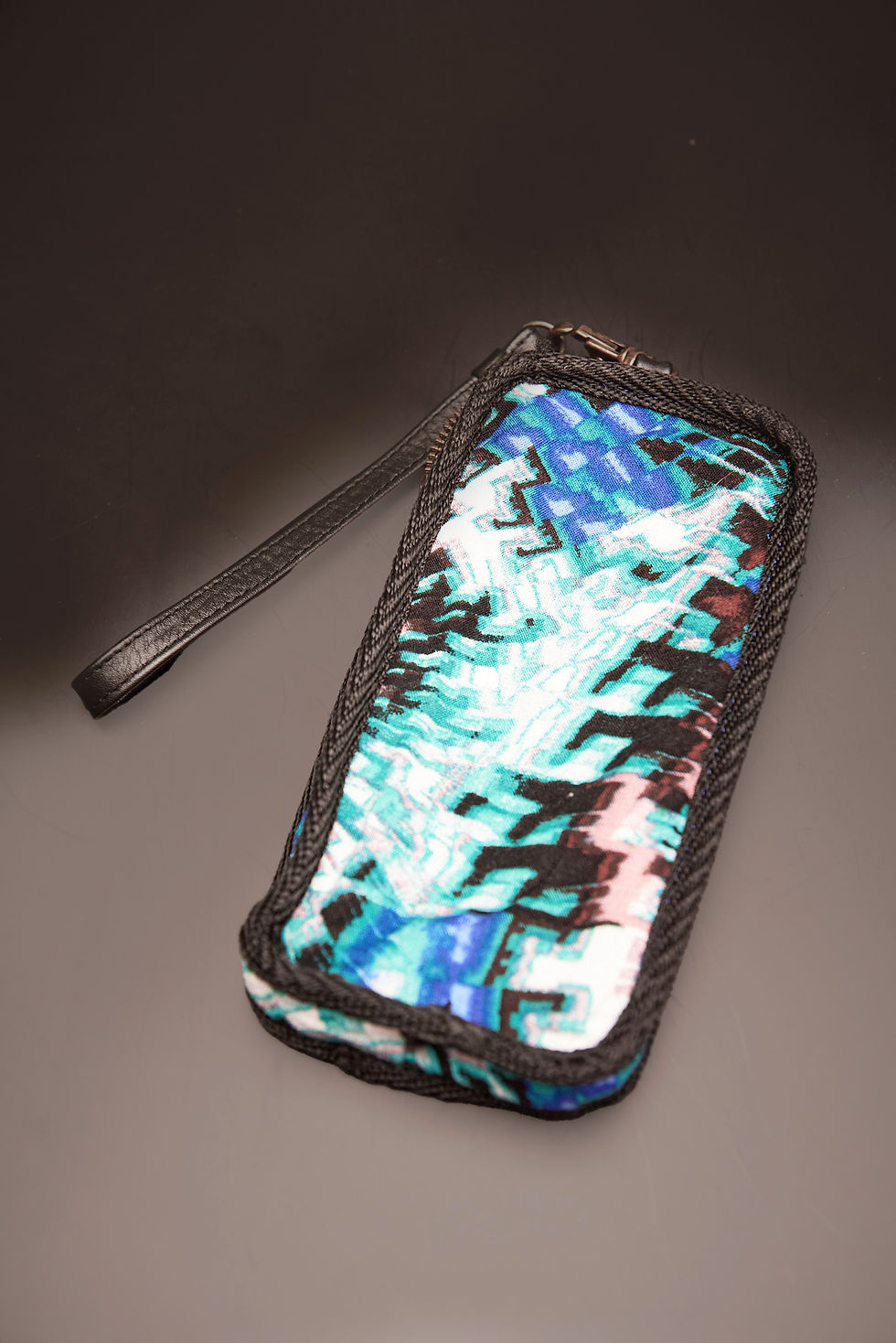 Thumbnail: Porta celular en cuero