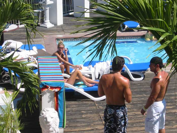 5.6 Alberca Terraza 2008.JPG