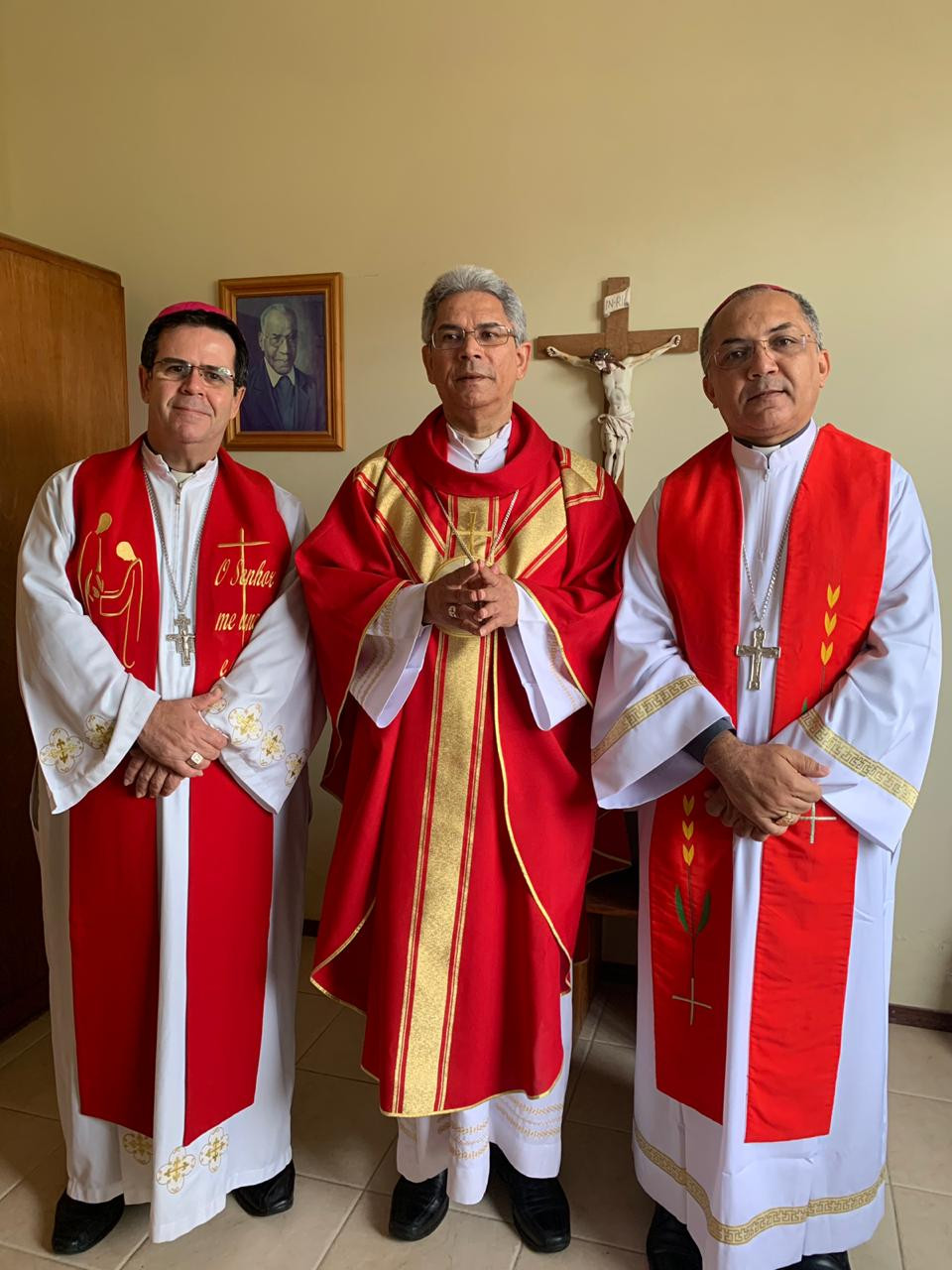 Presidência do Regional Nordeste 3 da CNBB (da esquerda para direita): Dom Carlos Alberto Breis, bispo de Juazeiro (BA) e vice-presidente; Dom João Cardoso dos Santos, bispo de Bom Jesus da Lapa e presidente; Dom Vitor Agnaldo Menezes, bispo de Propriá e secretário executivo
