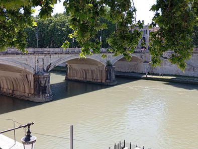 Ara Pacis, uomo visto lanciarsi nel Tevere: in corso le ricerche