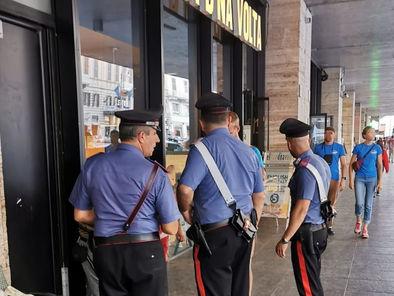 Arrestati per rapina due uomini nelle stazioni metro di Ponte Mammolo e Termini