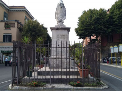 Sempione, bus Cotral finisce contro una recinzione: ferita una donna