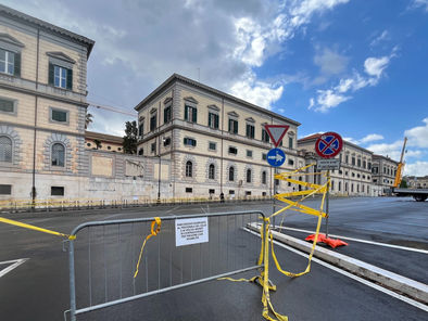 Al Celio sono stati rimossi 150 parcheggi, protestano i residenti: «Senza alternative o spiegazioni»