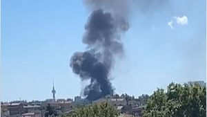 Laurentina, bus Tpl in fiamme: «Colonna di fumo visibile da chilometri»