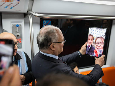 Gualtieri lancia il 5G nelle 9 stazioni della metro A: «Da oggi film e videochiamate»