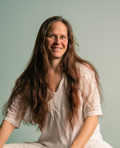 Gyenes Andrea, kundalini jóga, Szeged, shiatsu, masszázs, masszőr, jóga oktató, kismama jóga, baba-mama jóga, jóga stúdió
