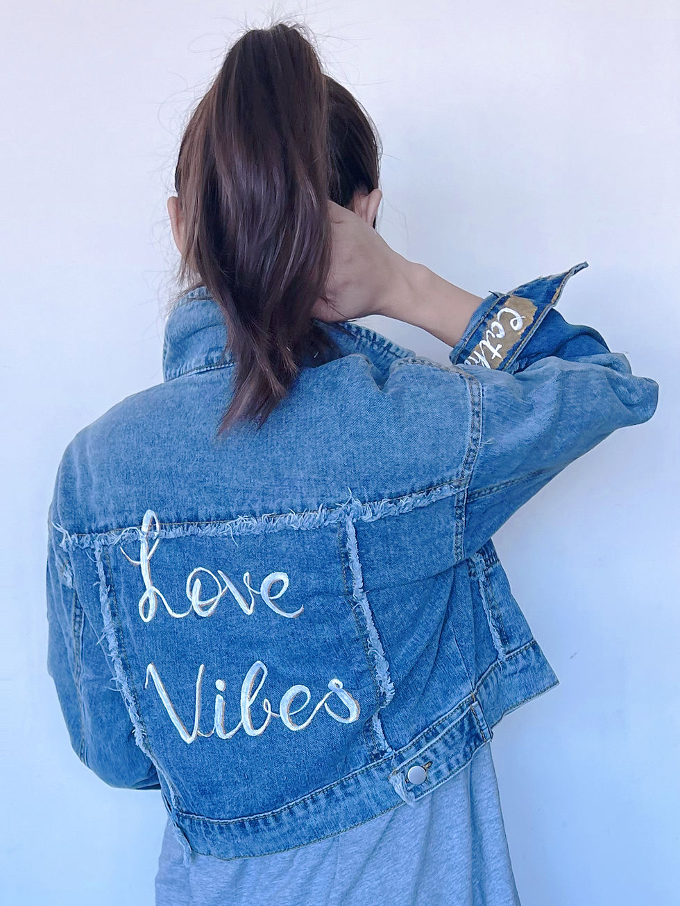 Thumbnail: {Hers} Personalized cropped denim jacket 