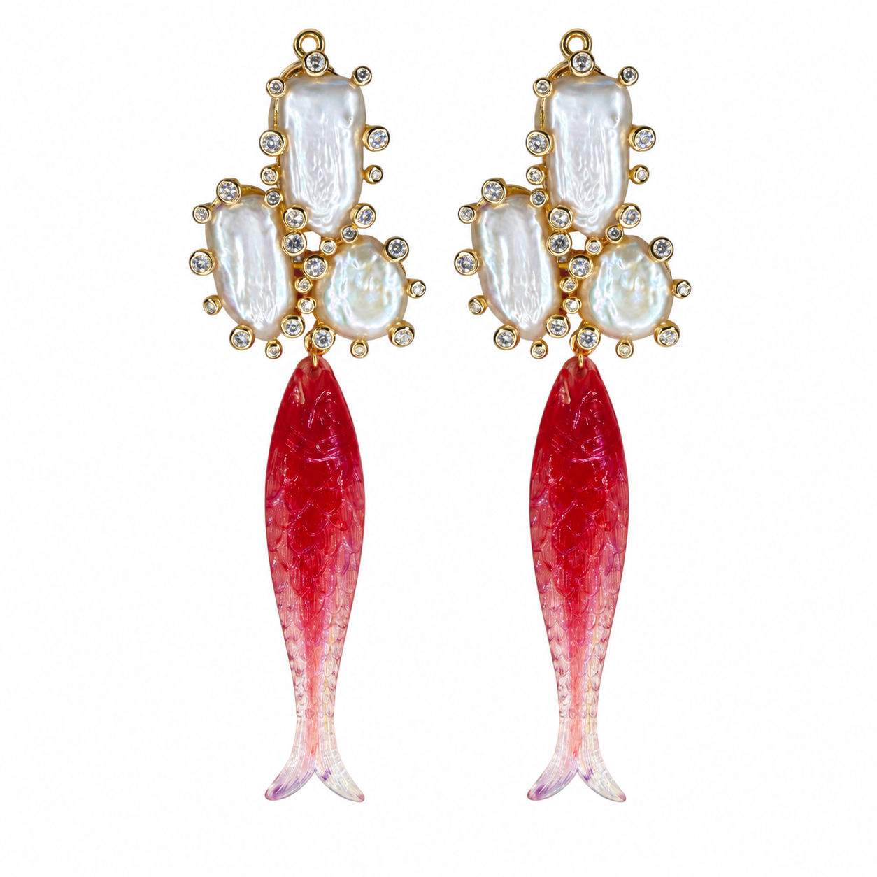 Aretes de perlas naturales con pez en resina 