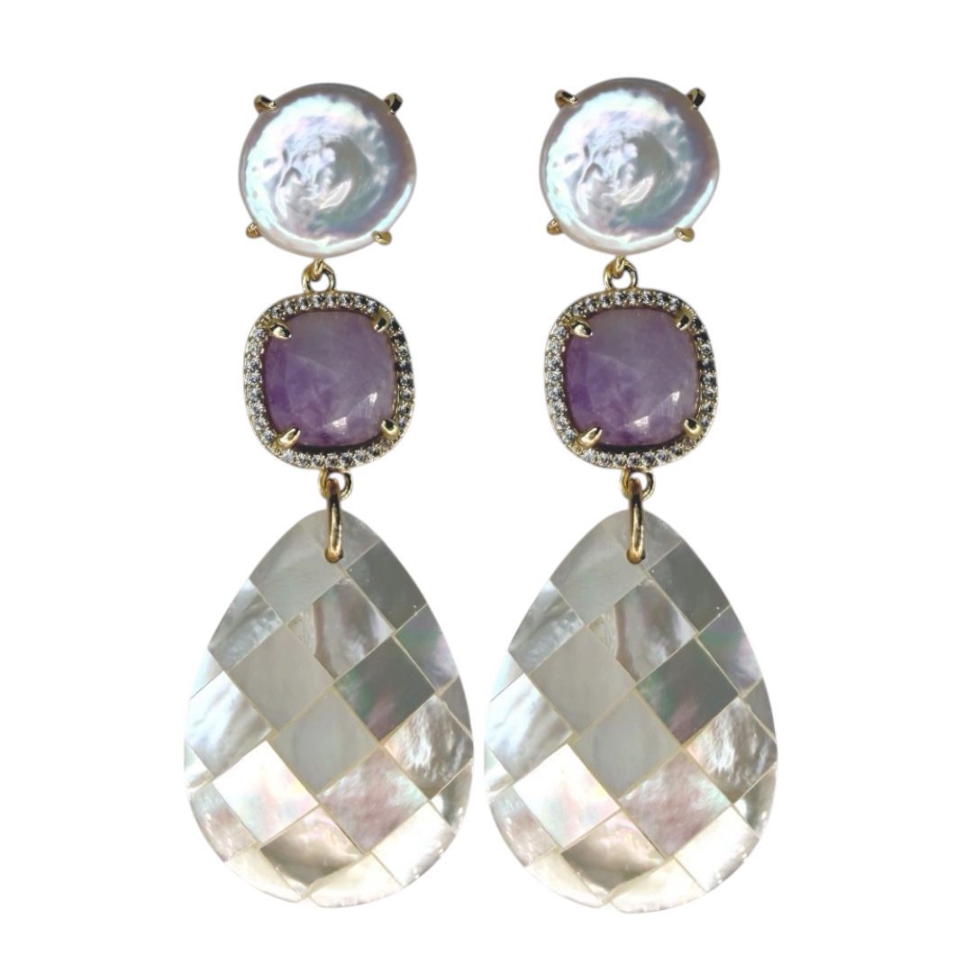 Aretes de perlas y piedras naturales .