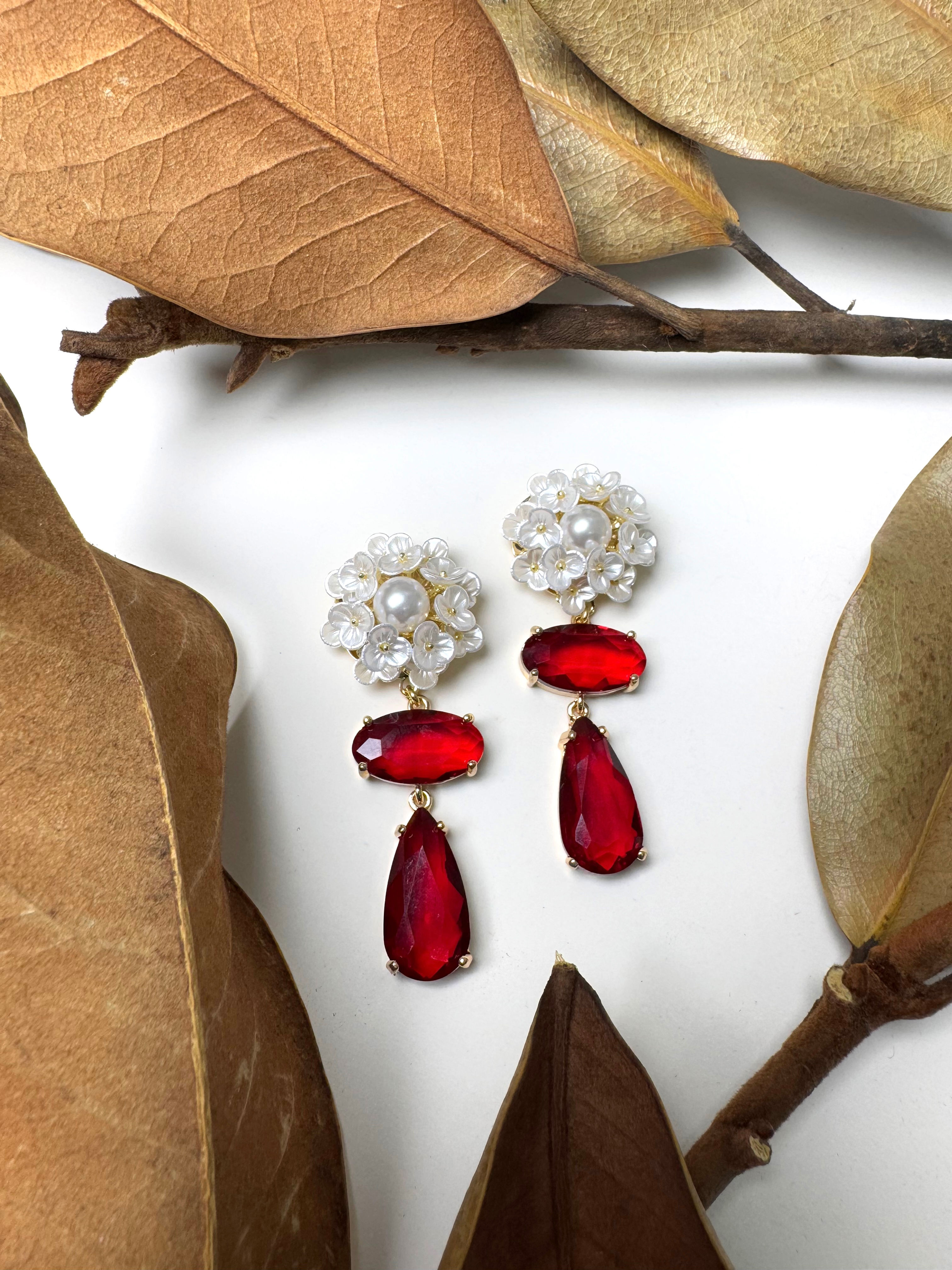 Aretes de flores en resina con cristales .