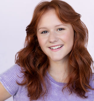 Arianna Headshot_edited.jpg