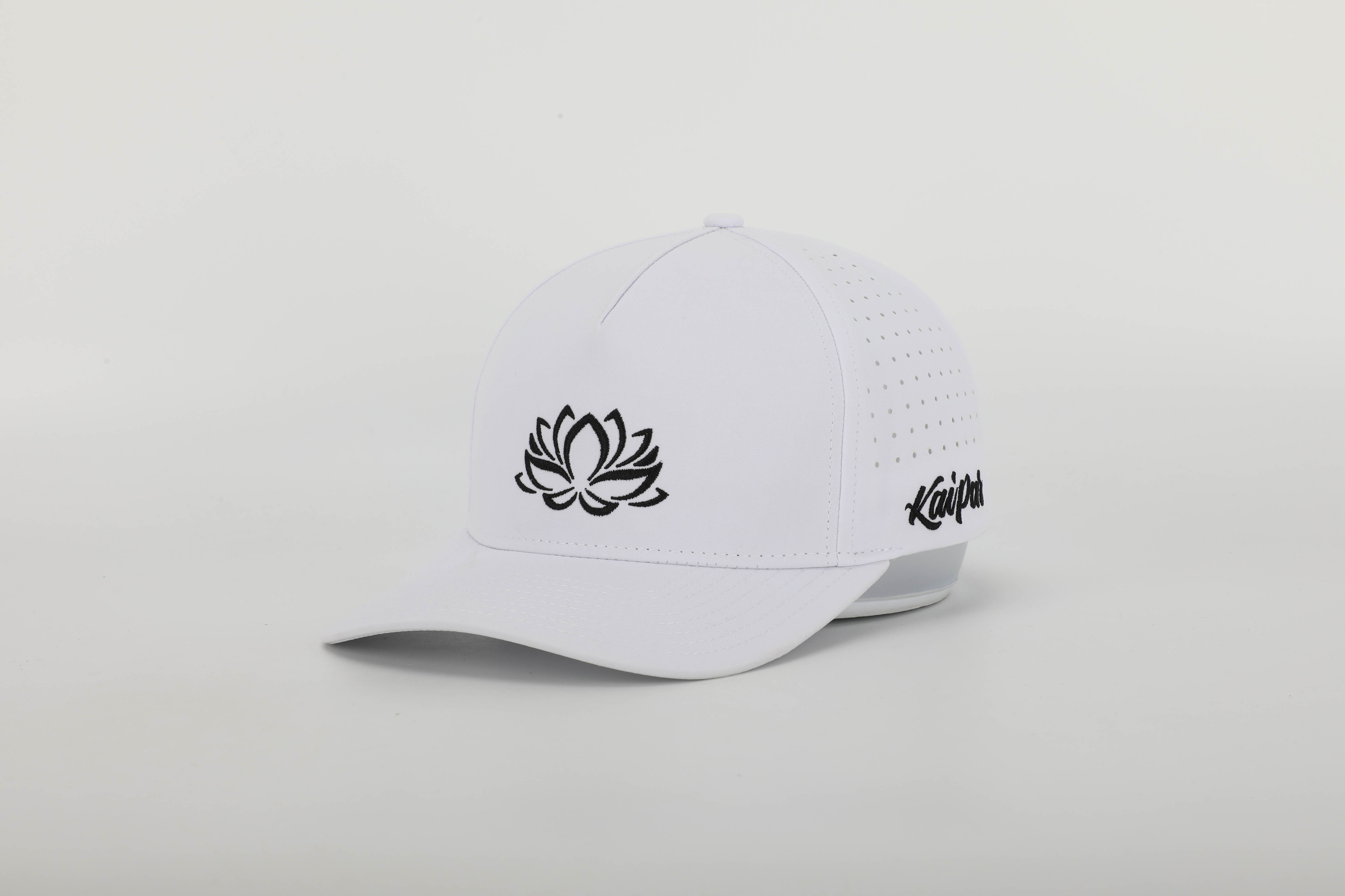 قبعة كايبار بيضاء مع شبكة ليزر