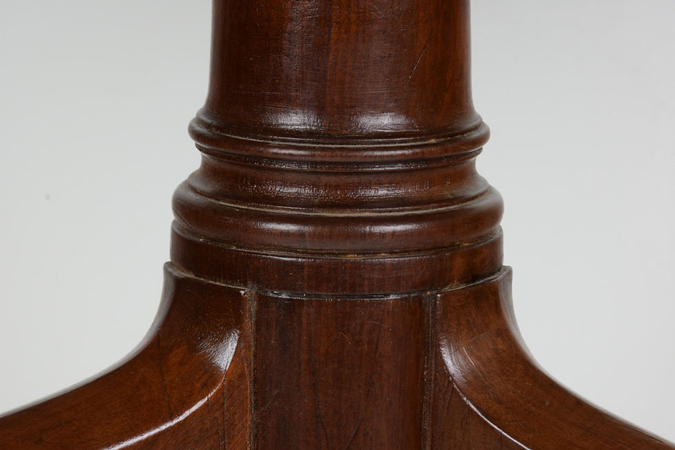 Miniatura: Tavolino a tre ripiani girevoli