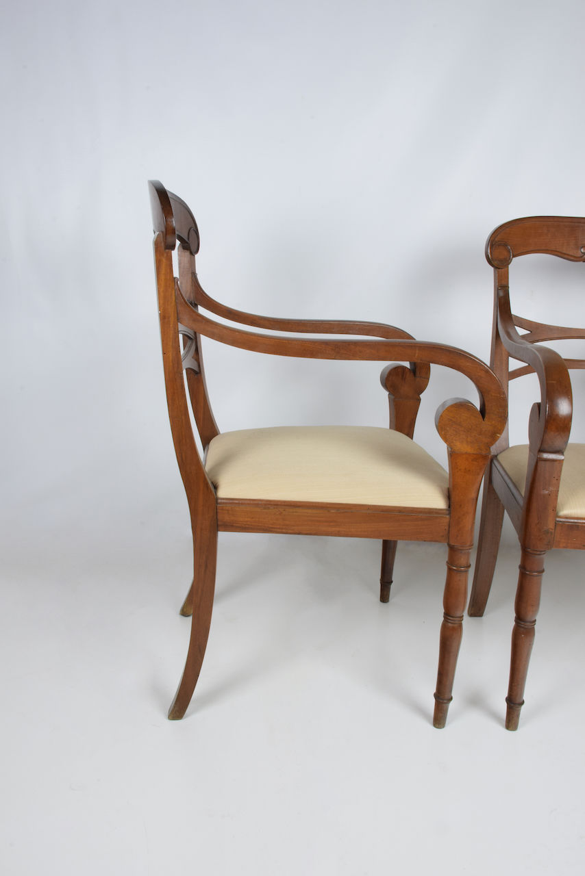 Miniatura: Coppia di poltrone in noce Carlo X Toscana Italia circa 1830