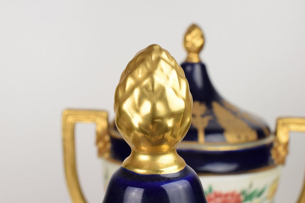 Miniatura: Coppia di vasi stile Impero in porcellana blu e oro
