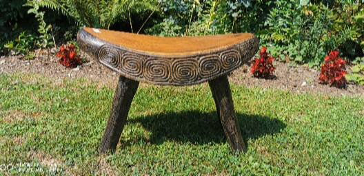 Miniature : Tabouret ovale sculpté /  carved stool Art