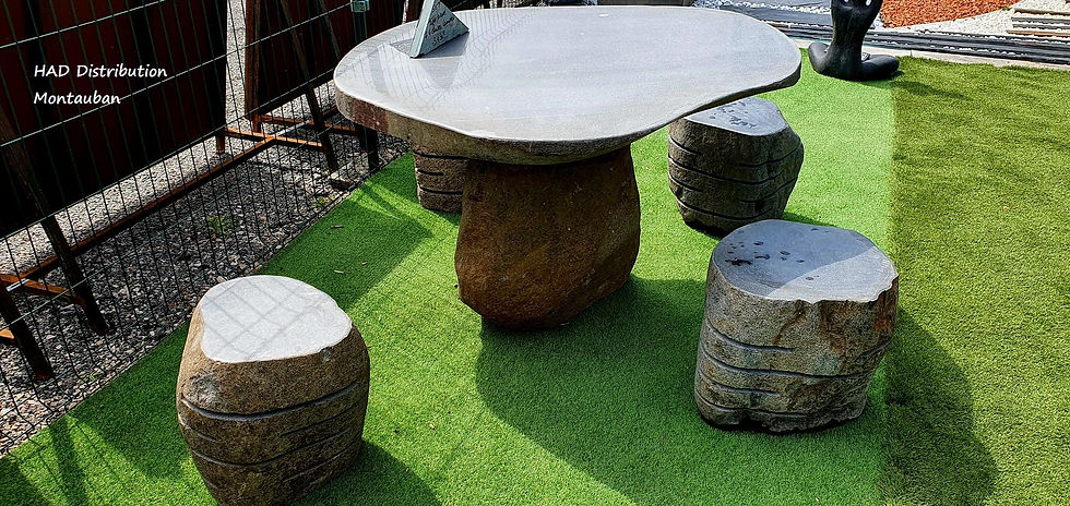 Table de jardin avec chaise lumiére