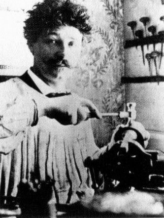 Georg Jensen jeweler. Photo between 1900 and 1906. (Image source: Wikimedia Commons).