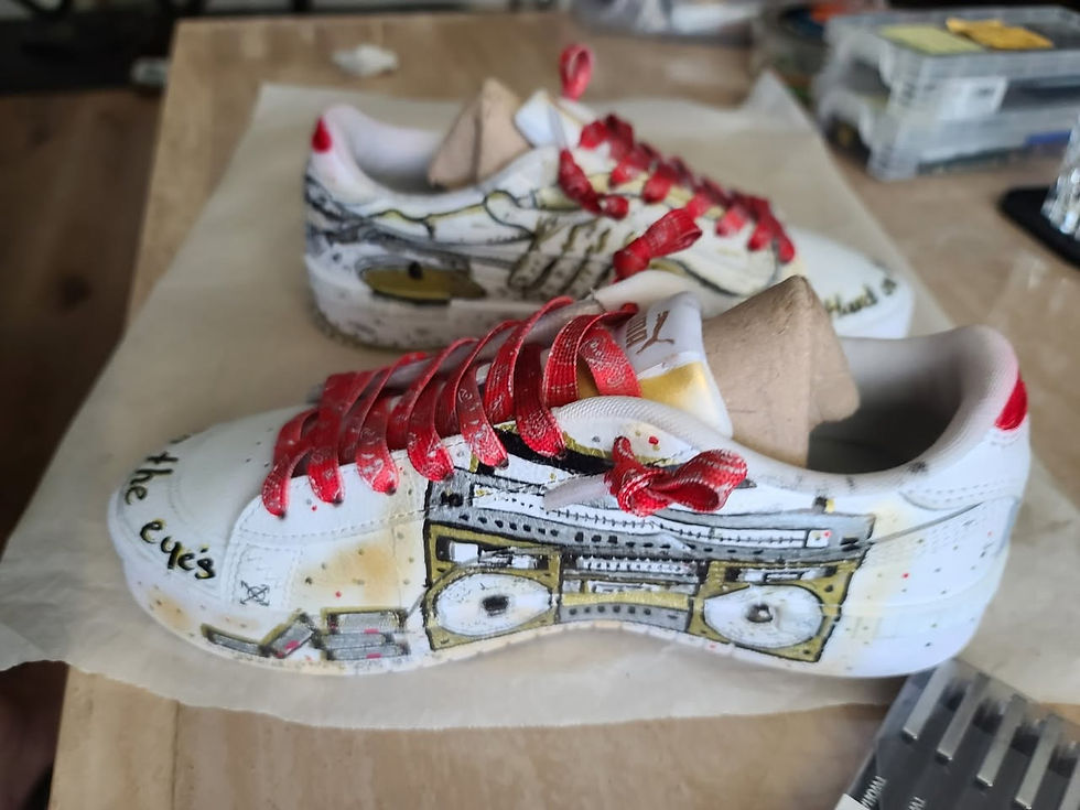 Hand crafted white low cut female sneakers