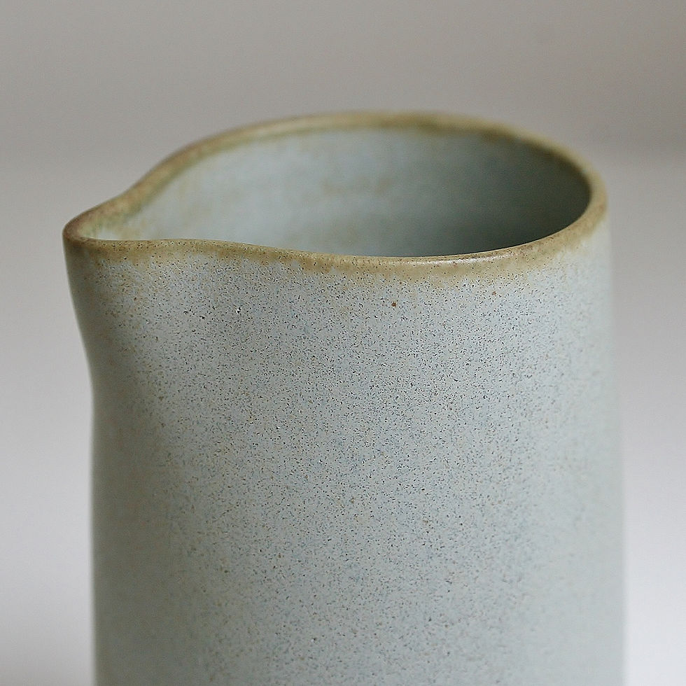 Thumbnail: A pourer in blue-grey