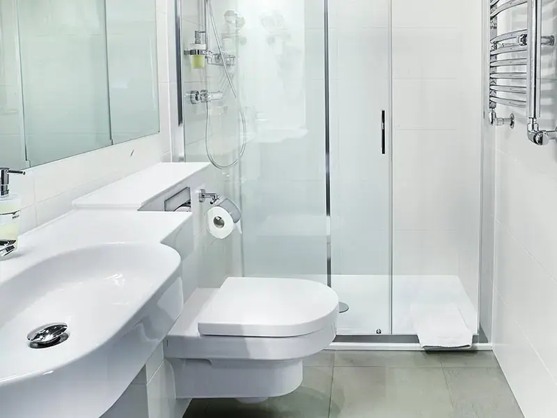2. Grand Hotel Kielce bathroom.webp