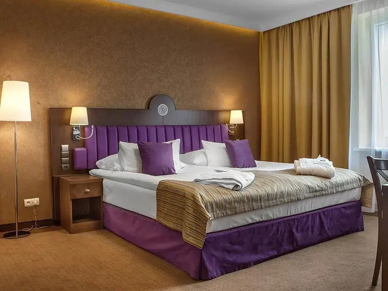 3. Grand Hotel Kielce bedroom.webp