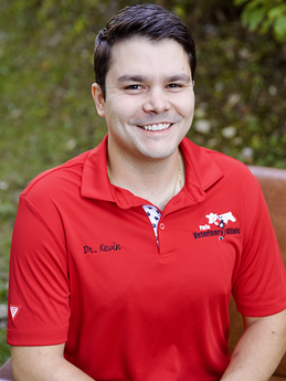 A photo of Dr. Kevin Barbosa, Associate Veterinarian at the Paris Veterinary Clinic in Paris, Ontario.
