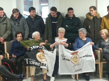 El Real Unión Club visita la residencia de Caser en Irún