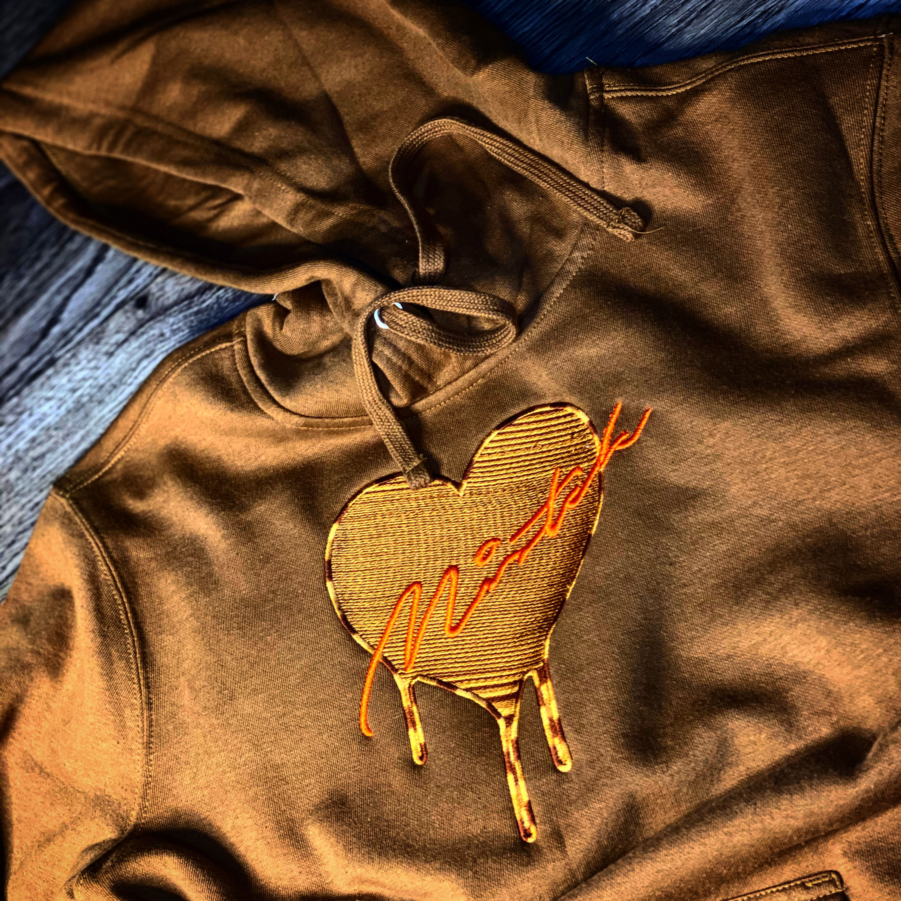 Swede Brown Love Overflow