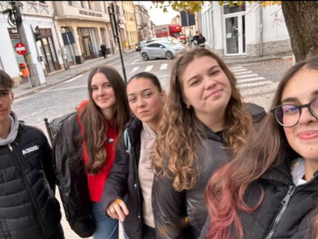 Programul Dare to Act începe cu echipa Youth Spark!