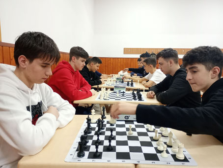 Mintea în mișcare: Clubul CHESS face mutări inspirate la „Dan Barbilian”