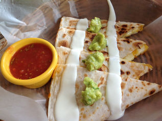QUESADILLAS DE POLLO