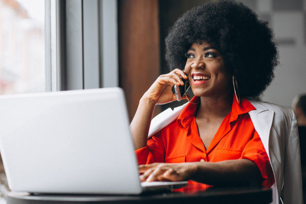 afro-american-business-woman-talking-on-a-phone-in-a-cafe_1303-6927.jpg