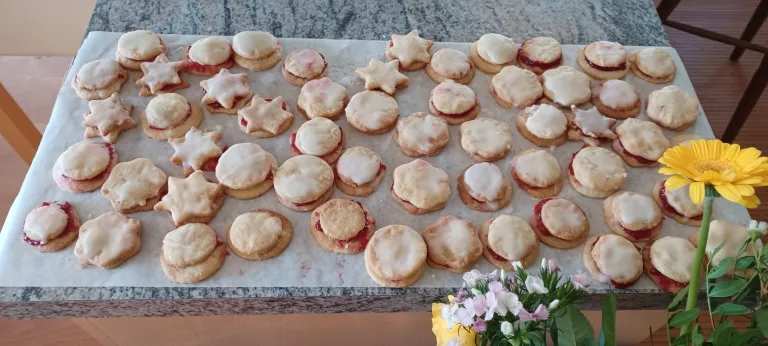 Backblech mit Spitzbuben Plaetzchen