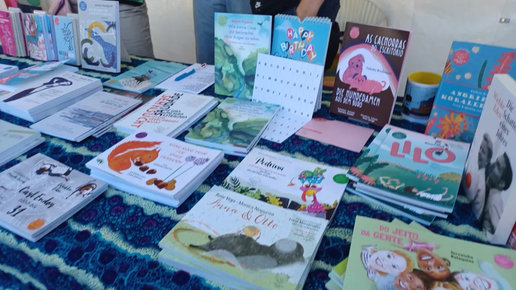 Büchertisch