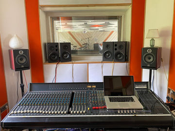 Professional analog mixing services: the art of authentic sound