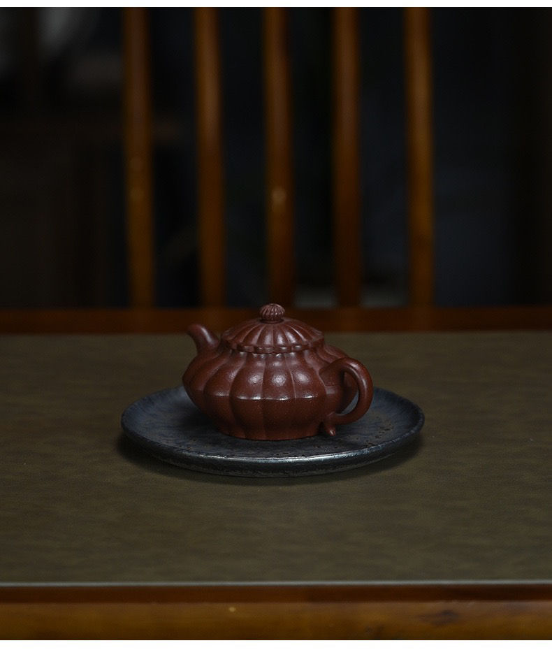 縮圖：Ribbed He Huan Teapot