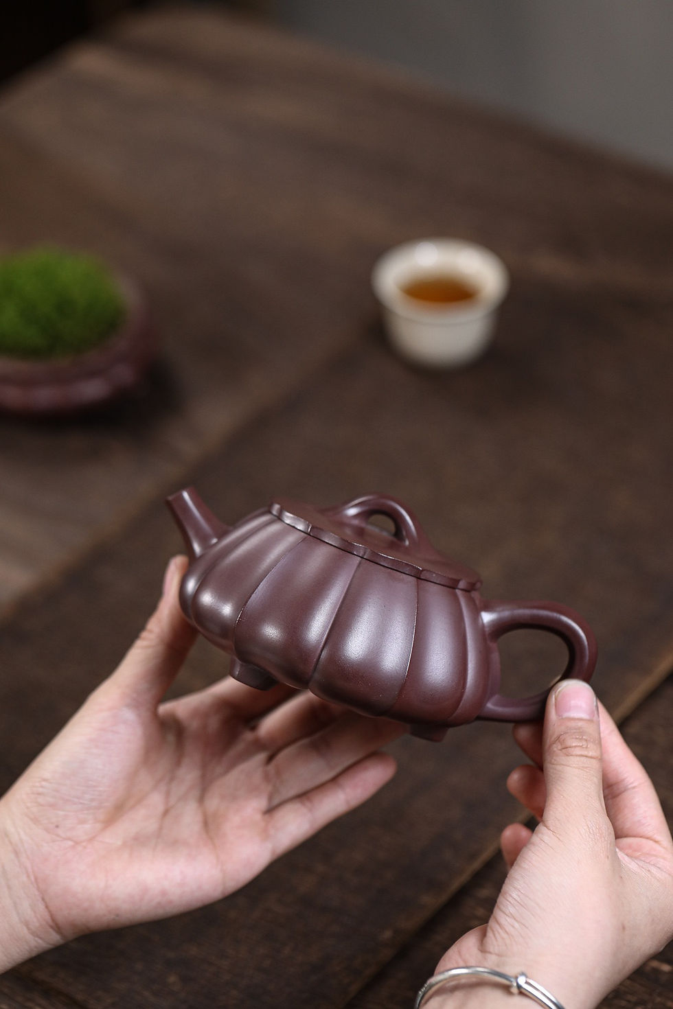 Thumbnail: Ribbed Shi Piao Teapot